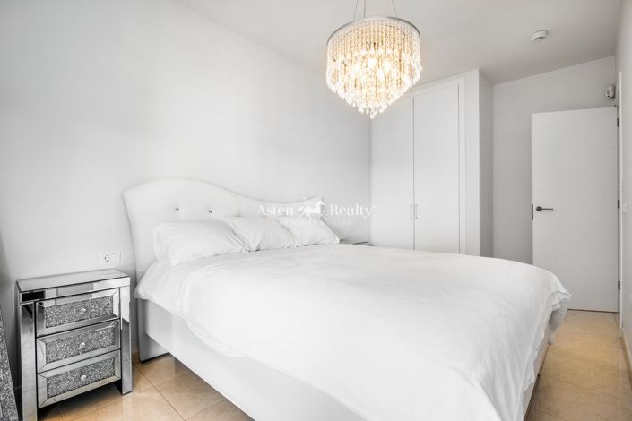 Image No.9-3 Bed Flat for sale