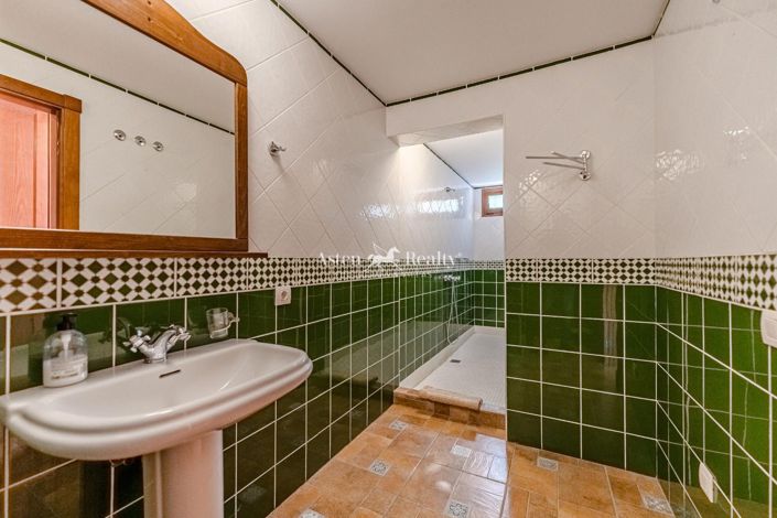 Image No.13-6 Bed Villa for sale