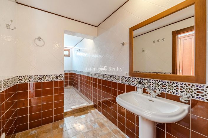 Image No.17-6 Bed Villa for sale
