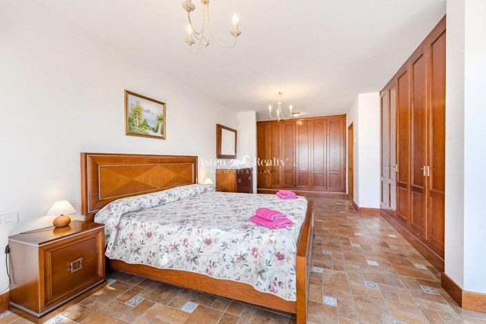 Image No.18-6 Bed Villa for sale