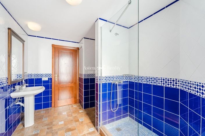 Image No.25-6 Bed Villa for sale