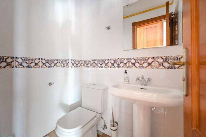 Image No.30-6 Bed Villa for sale