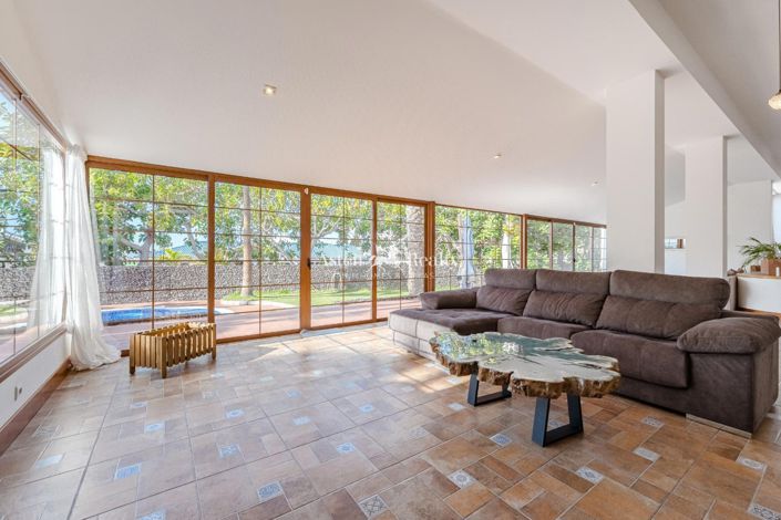 Image No.5-6 Bed Villa for sale