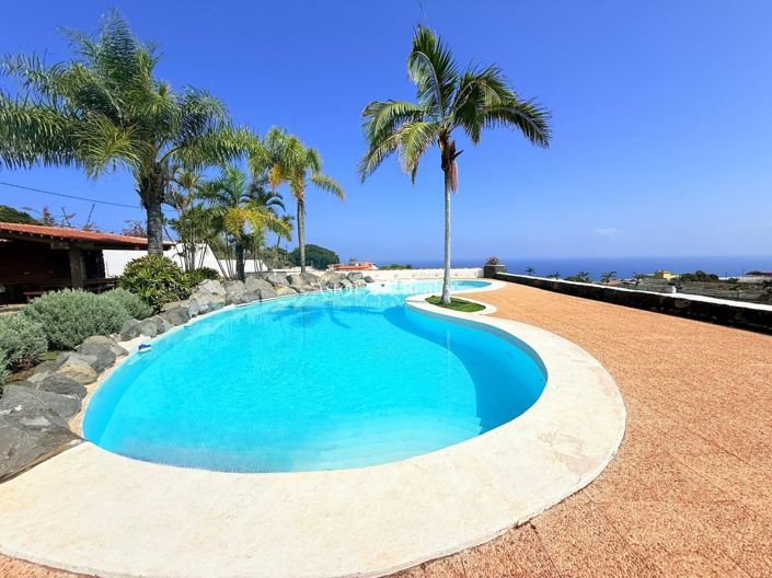 Image No.1-2 Bed Villa for sale