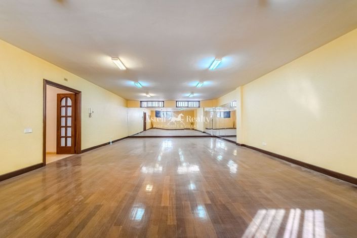 Image No.11-8 Bed Villa for sale