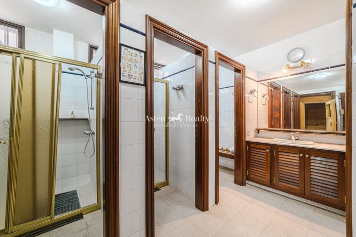 Image No.15-8 Bed Villa for sale