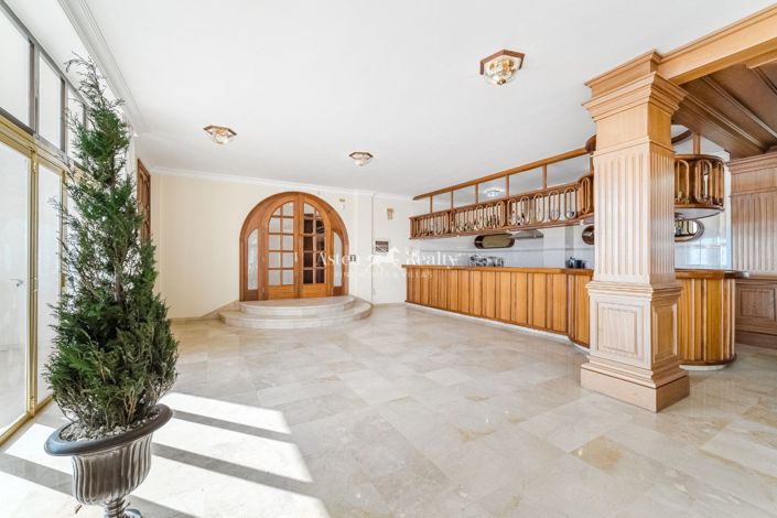 Image No.17-8 Bed Villa for sale