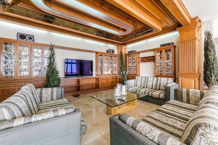 Image No.20-8 Bed Villa for sale