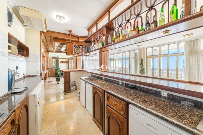 Image No.24-8 Bed Villa for sale