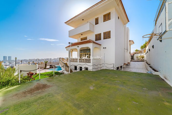 Image No.29-8 Bed Villa for sale