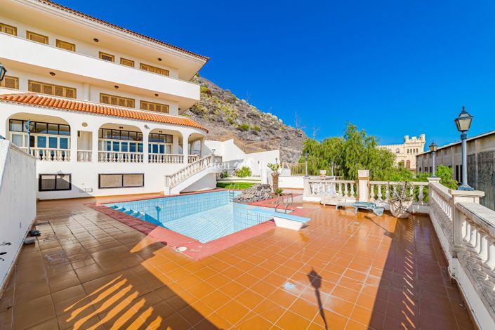 Image No.32-8 Bed Villa for sale