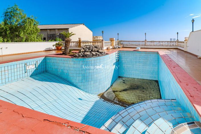 Image No.33-8 Bed Villa for sale