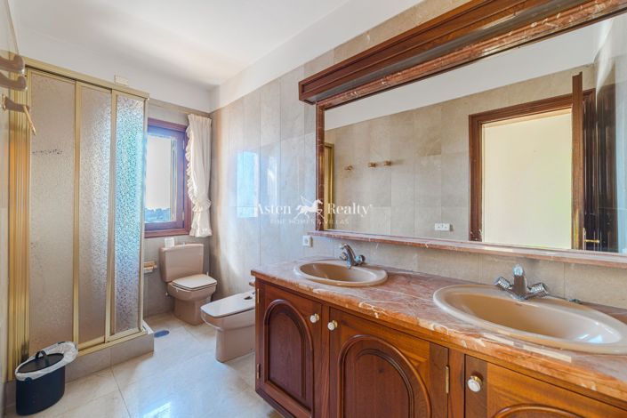 Image No.41-8 Bed Villa for sale