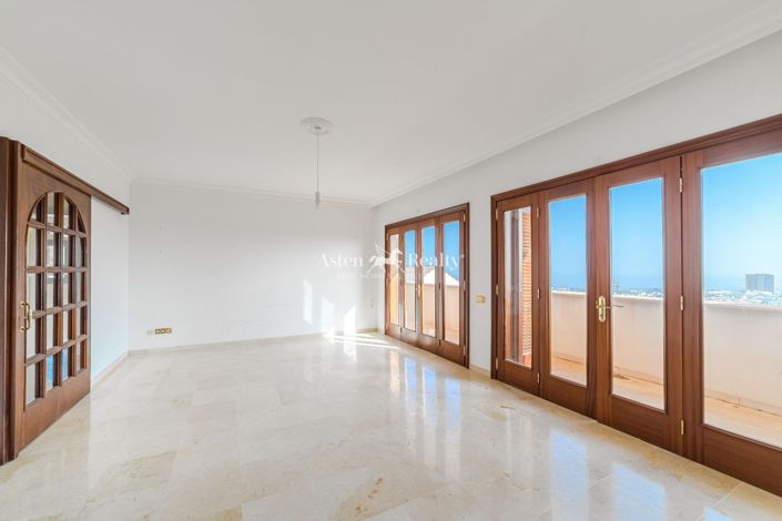 Image No.41-8 Bed Villa for sale