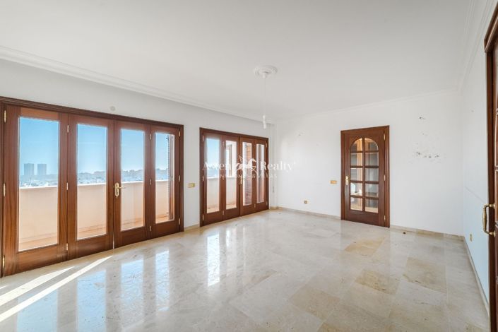 Image No.43-8 Bed Villa for sale