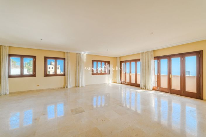 Image No.45-8 Bed Villa for sale