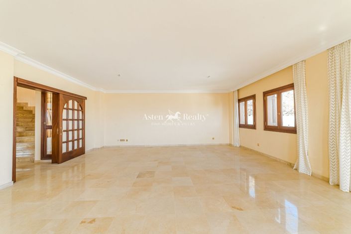 Image No.48-8 Bed Villa for sale