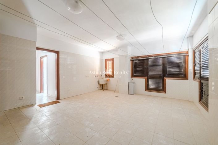 Image No.50-8 Bed Villa for sale