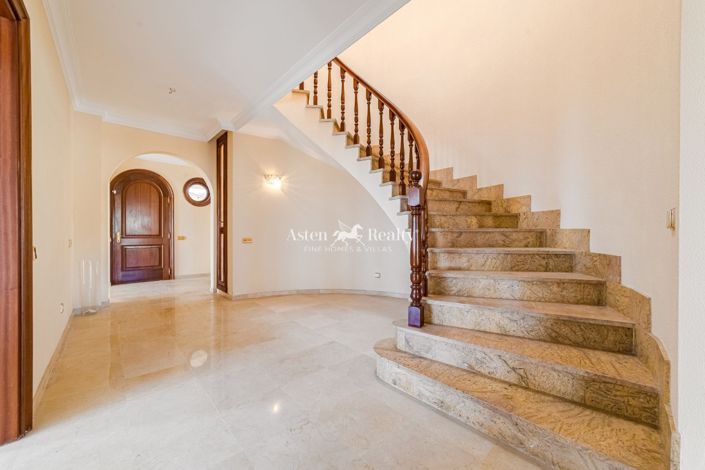 Image No.55-8 Bed Villa for sale