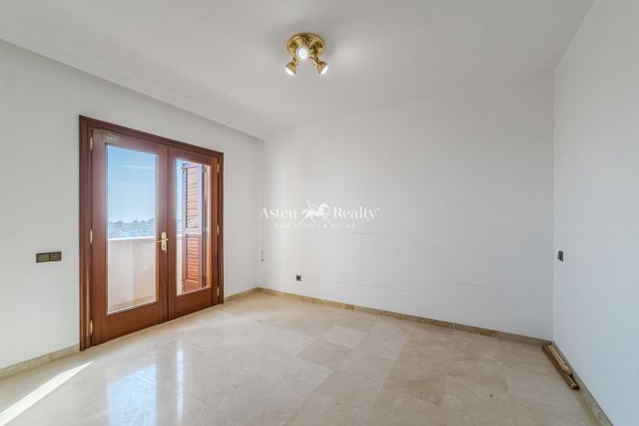 Image No.56-8 Bed Villa for sale