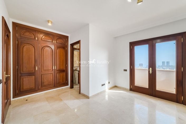 Image No.58-8 Bed Villa for sale