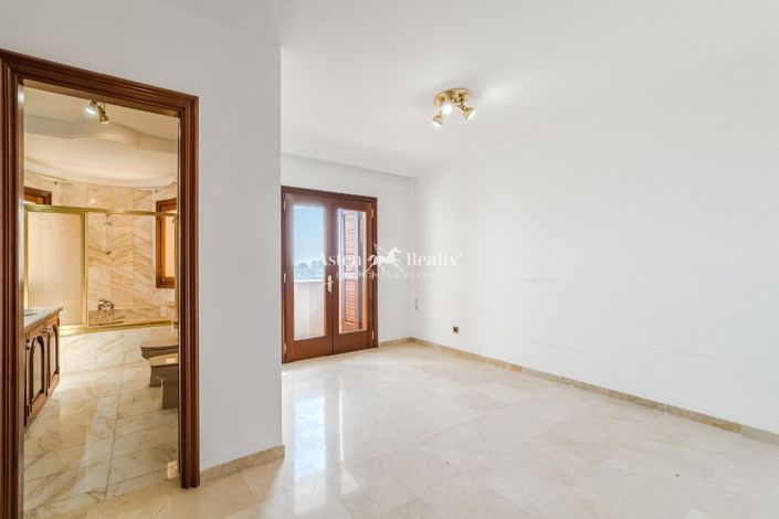 Image No.59-8 Bed Villa for sale