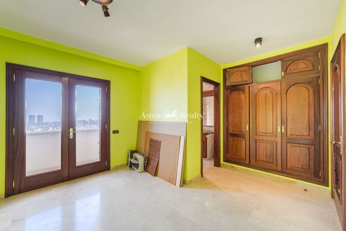 Image No.60-8 Bed Villa for sale