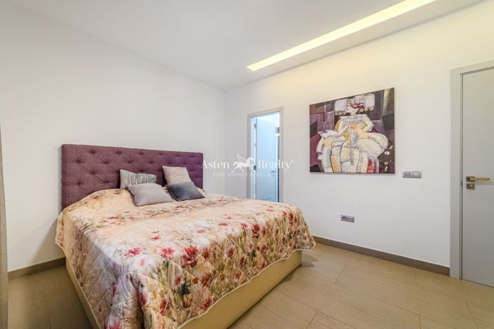 Image No.27-5 Bed Villa for sale