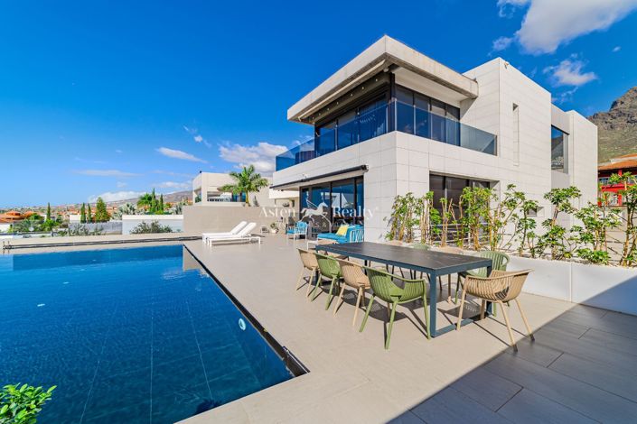 Image No.3-5 Bed Villa for sale