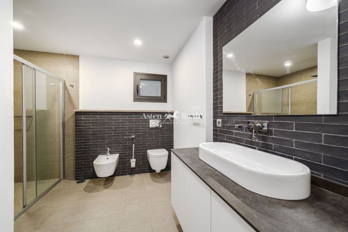 Image No.33-5 Bed Villa for sale