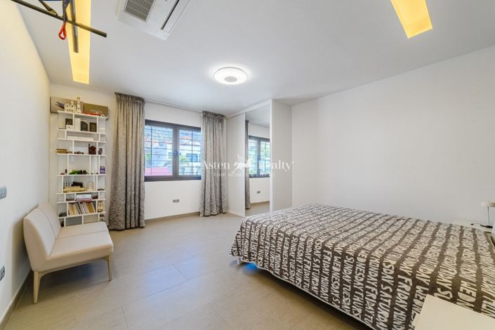 Image No.36-5 Bed Villa for sale