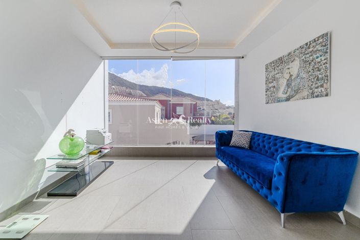 Image No.38-5 Bed Villa for sale