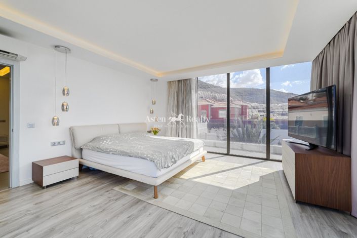 Image No.44-5 Bed Villa for sale