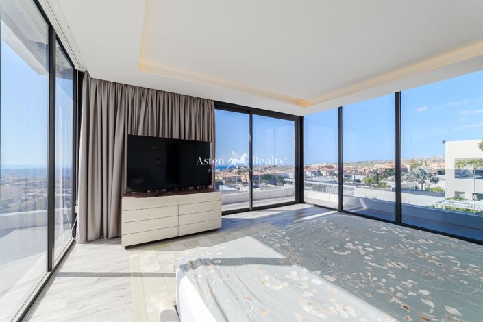 Image No.45-5 Bed Villa for sale