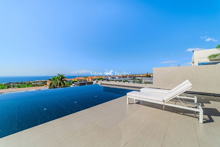 Image No.5-5 Bed Villa for sale