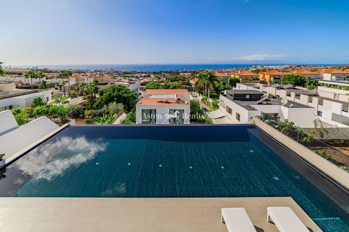 Image No.50-5 Bed Villa for sale