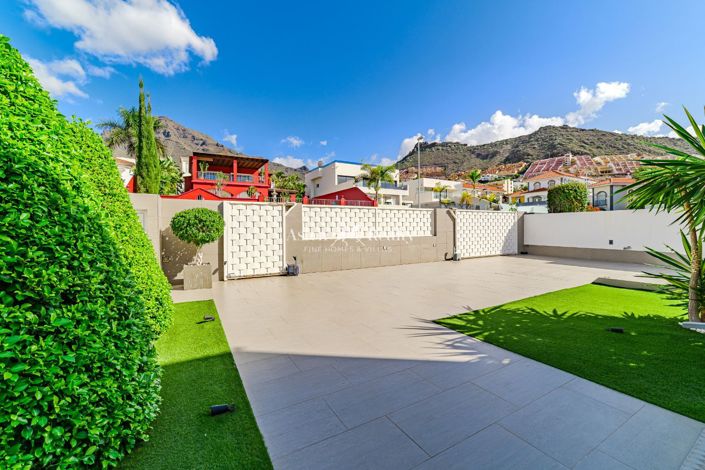 Image No.52-5 Bed Villa for sale