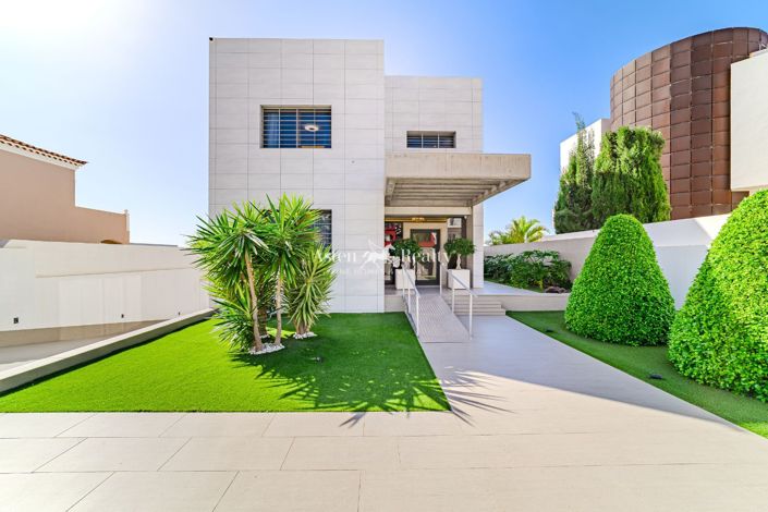 Image No.53-5 Bed Villa for sale