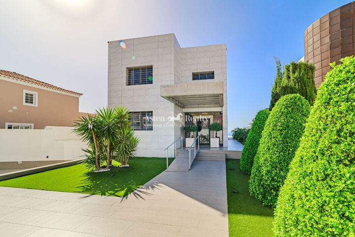 Image No.55-5 Bed Villa for sale
