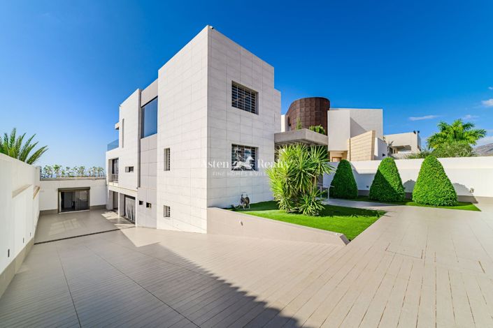 Image No.56-5 Bed Villa for sale