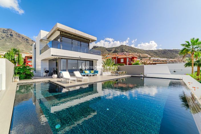 Image No.8-5 Bed Villa for sale