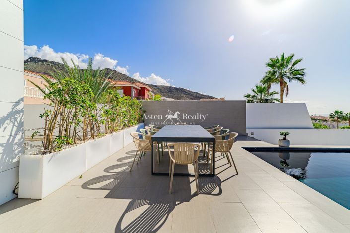 Image No.9-5 Bed Villa for sale