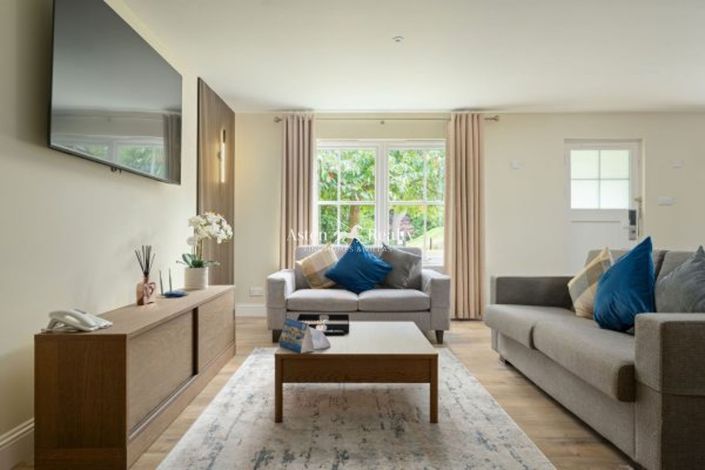 Image No.11-3 Bed House for sale