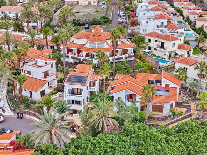 Image No.1-27 Bed Property for sale