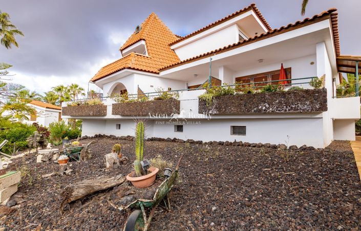 Image No.10-27 Bed Property for sale