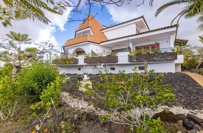 Image No.12-27 Bed Property for sale