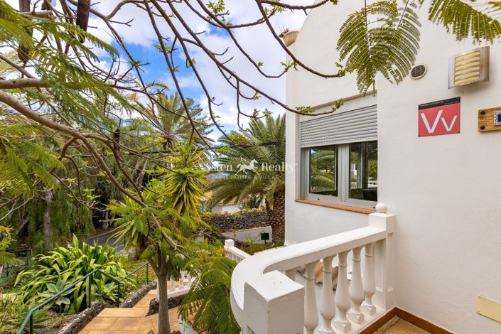 Image No.16-27 Bed Property for sale