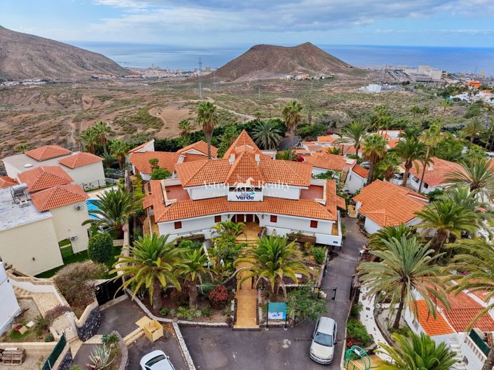 Image No.2-27 Bed Property for sale