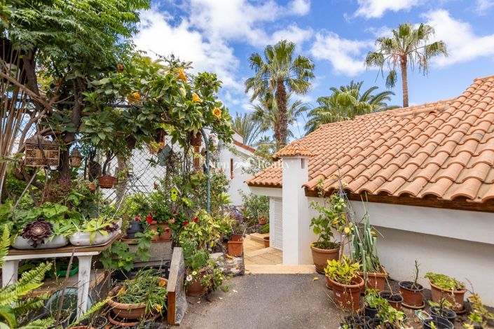 Image No.20-27 Bed Property for sale