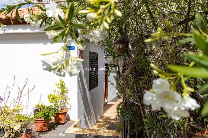 Image No.21-27 Bed Property for sale